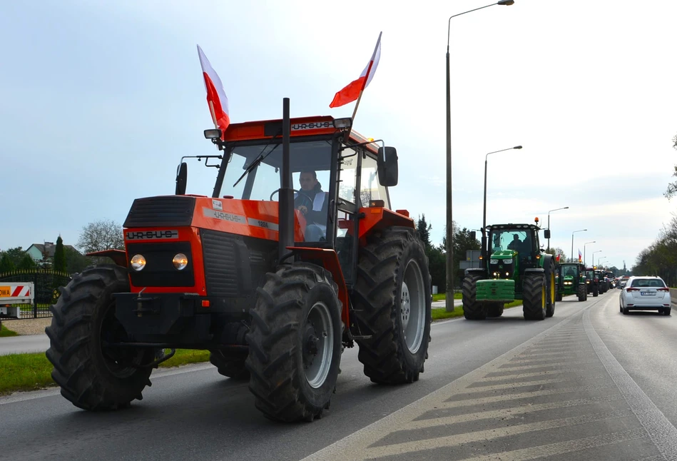 Protesty rolników: Kilka blokad dróg na Lubelszczyźnie i transparenty na domach posłów