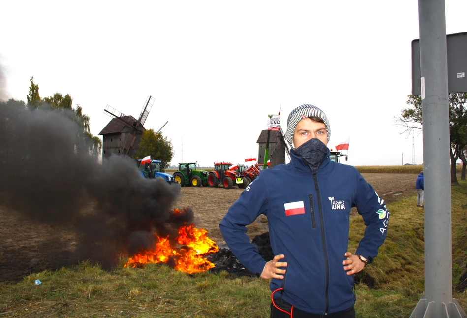 Protesty rolników: Stała blokada DK11 w Koszutach. Czego żądają rolnicy? [FOTO]