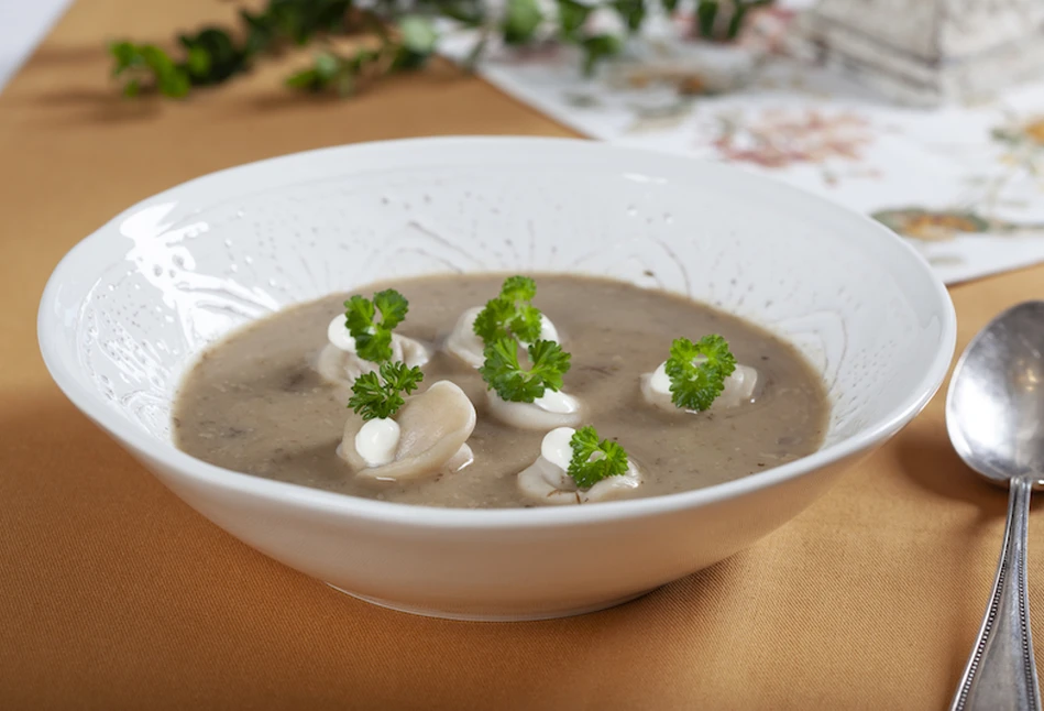 Idealny przepis na Wielkanoc: barszcz biały i tortellini z białą kiełabasą